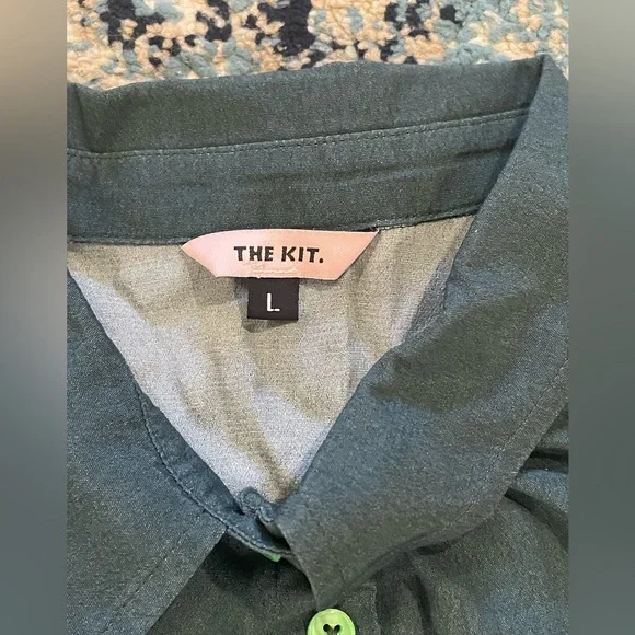 The Kit Women’s Floral Button-Up Shirt *Like New* - Picture 2 of 4